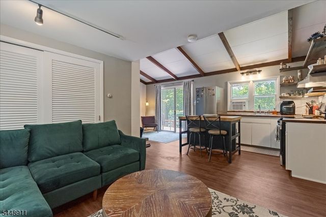 907 Plymouth Lake Dr, Stillwater Twp., NJ 07860