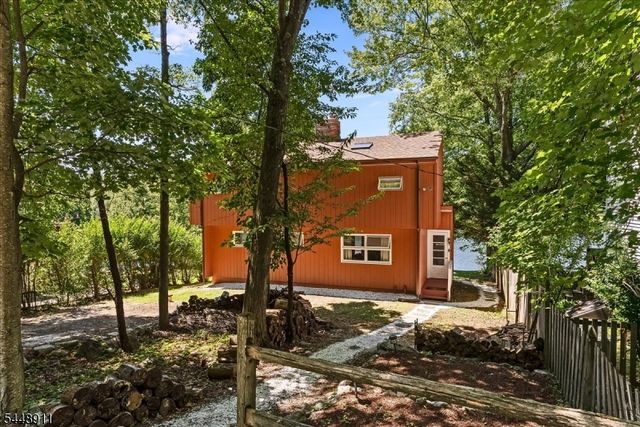 907 Plymouth Lake Dr, Stillwater Twp., NJ 07860