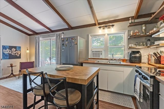 907 Plymouth Lake Dr, Stillwater Twp., NJ 07860