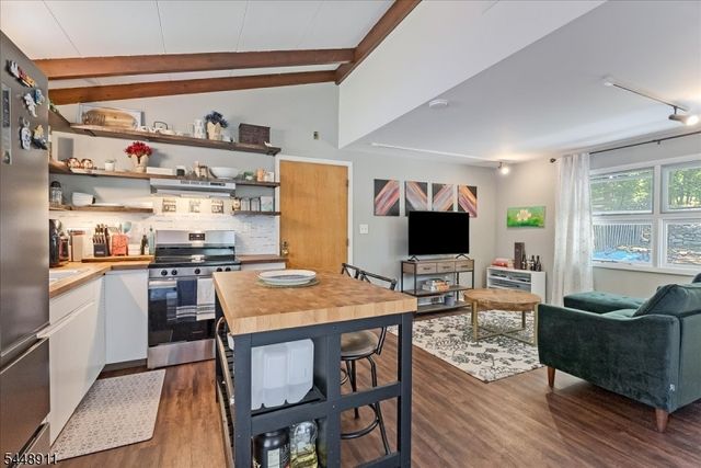 907 Plymouth Lake Dr, Stillwater Twp., NJ 07860