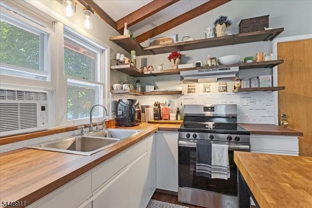 907 Plymouth Lake Dr, Stillwater Twp., NJ 07860
