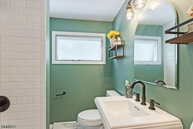 907 Plymouth Lake Dr, Stillwater Twp., NJ 07860