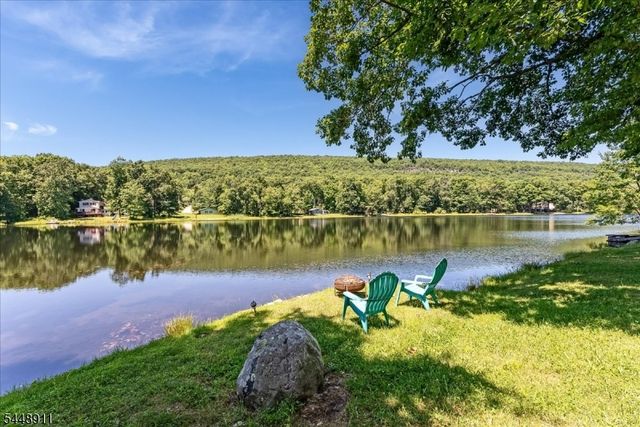 907 Plymouth Lake Dr, Stillwater Twp., NJ 07860