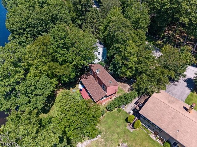 907 Plymouth Lake Dr, Stillwater Twp., NJ 07860