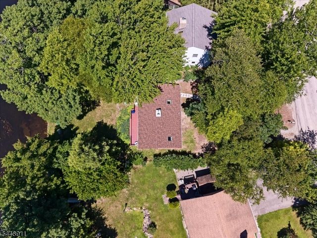 907 Plymouth Lake Dr, Stillwater Twp., NJ 07860