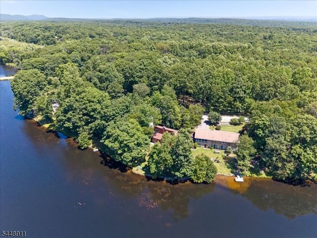907 Plymouth Lake Dr, Stillwater Twp., NJ 07860