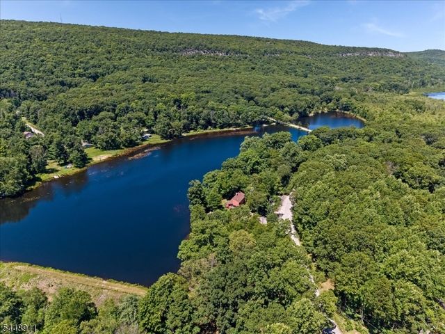 907 Plymouth Lake Dr, Stillwater Twp., NJ 07860