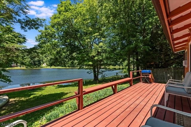 907 Plymouth Lake Dr, Stillwater Twp., NJ 07860