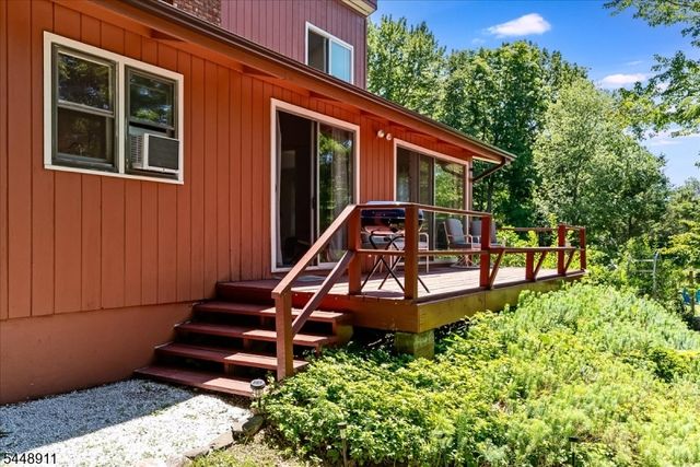 907 Plymouth Lake Dr, Stillwater Twp., NJ 07860