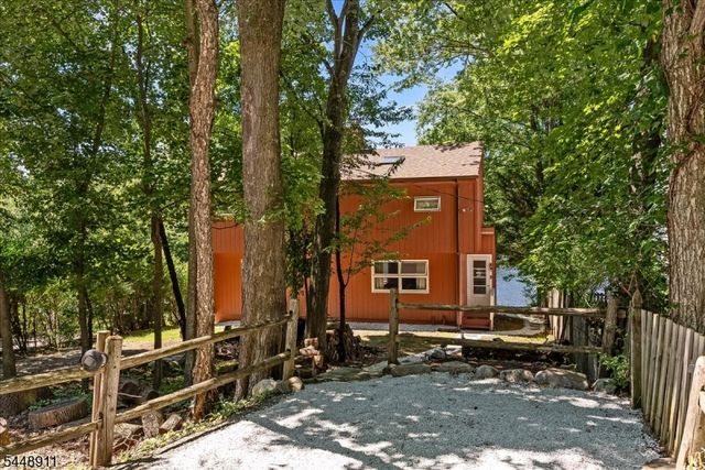 907 Plymouth Lake Dr, Stillwater Twp., NJ 07860