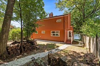 907 Plymouth Lake Dr, Stillwater Twp., NJ 07860