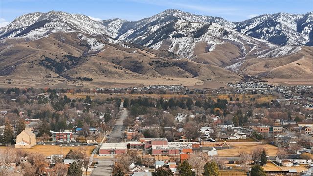 9 S 200 W, Smithfield, UT 84335