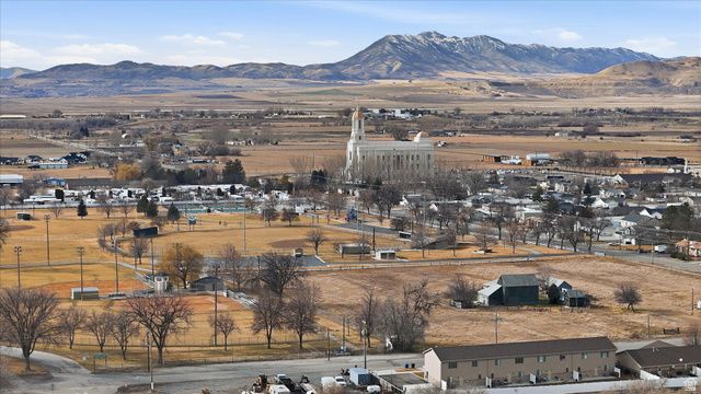 9 S 200 W, Smithfield, UT 84335