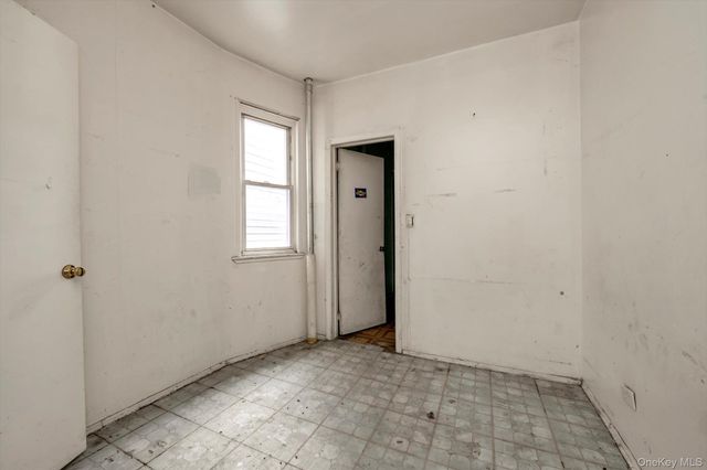 1129 E Tremont Avenue, Bronx, NY 10460