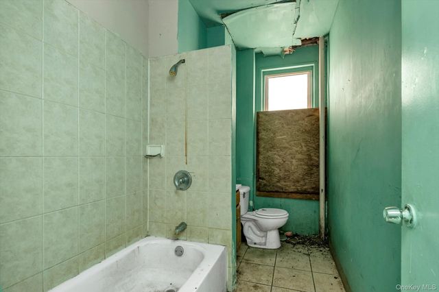 1129 E Tremont Avenue, Bronx, NY 10460