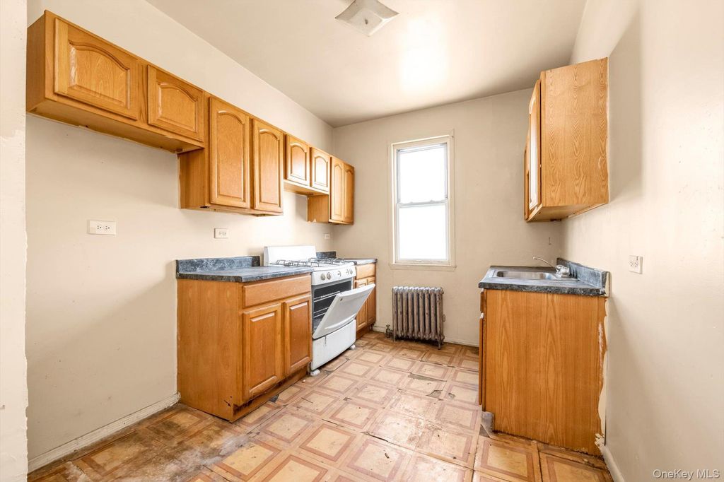 1129 E Tremont Avenue, Bronx, NY 10460 — photo 3