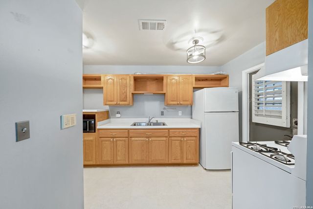6022 Castle View, San Antonio, TX 78218