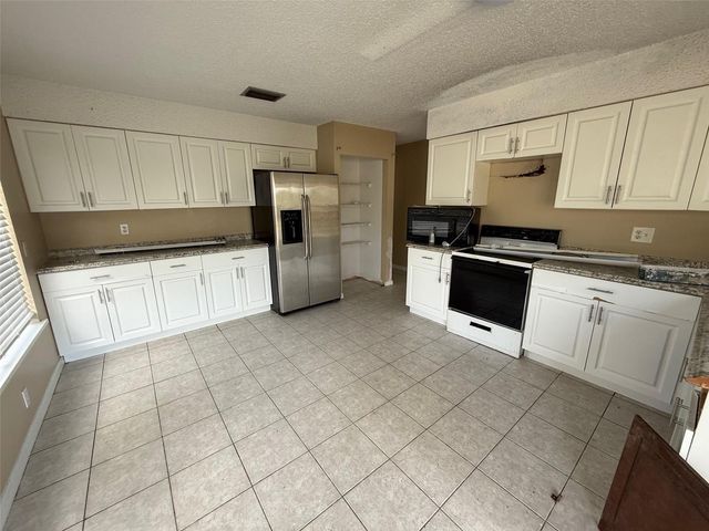 9085 HEATHER BOULEVARD, Weeki Wachee, FL 34613