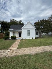 306 N College Street, Howe, TX 75459