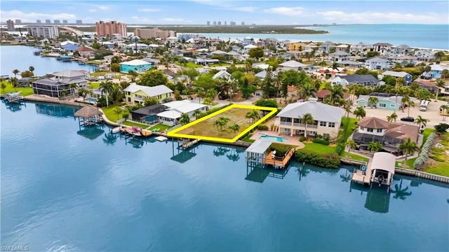 8061 Lagoon RD, Fort Myers Beach, FL 33931