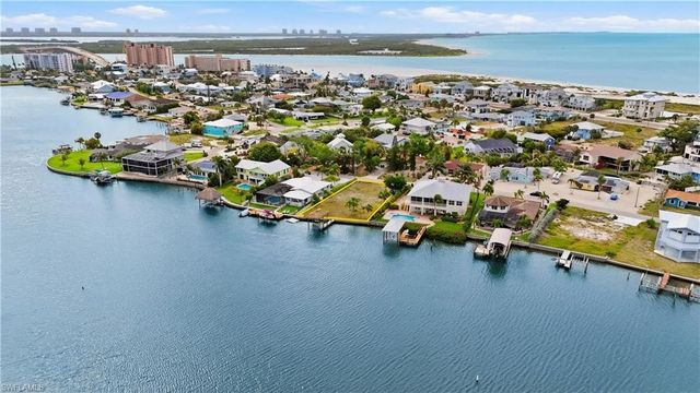 8061 Lagoon RD, Fort Myers Beach, FL 33931