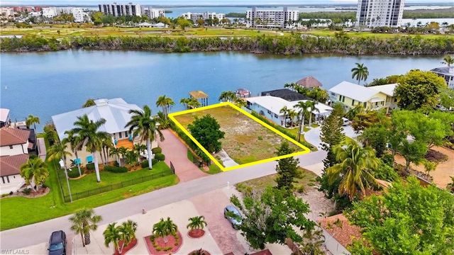 8061 Lagoon RD, Fort Myers Beach, FL 33931