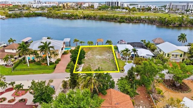 8061 Lagoon RD, Fort Myers Beach, FL 33931