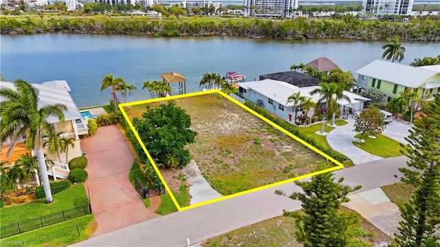 8061 Lagoon RD, Fort Myers Beach, FL 33931