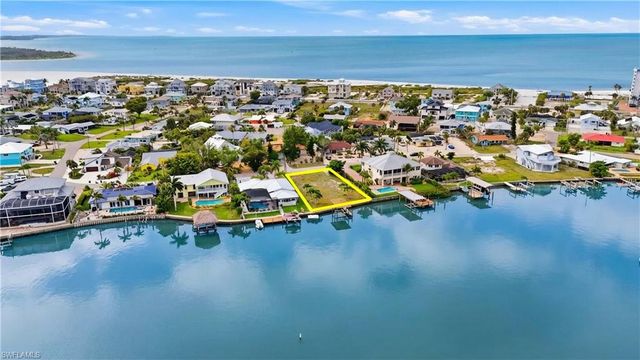 8061 Lagoon RD, Fort Myers Beach, FL 33931