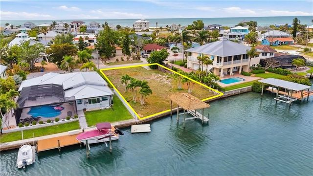 8061 Lagoon RD, Fort Myers Beach, FL 33931