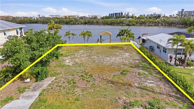 8061 Lagoon RD, Fort Myers Beach, FL 33931