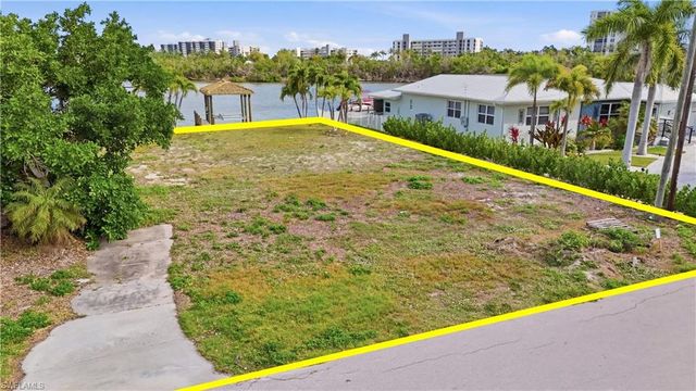 8061 Lagoon RD, Fort Myers Beach, FL 33931