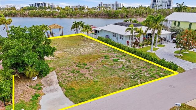 8061 Lagoon RD, Fort Myers Beach, FL 33931