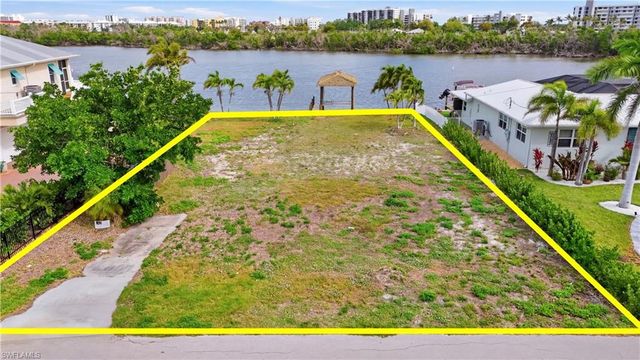 8061 Lagoon RD, Fort Myers Beach, FL 33931
