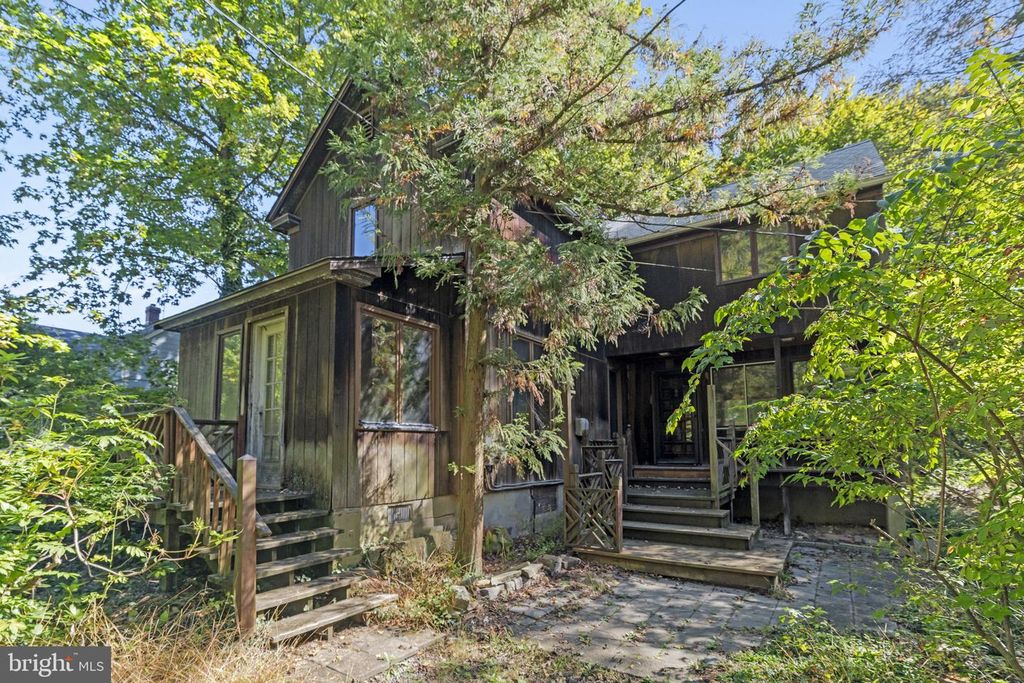 227 W FERRY RD, Yardley, PA 19067