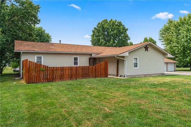 129 NW 251st Road, Clinton, MO 64735