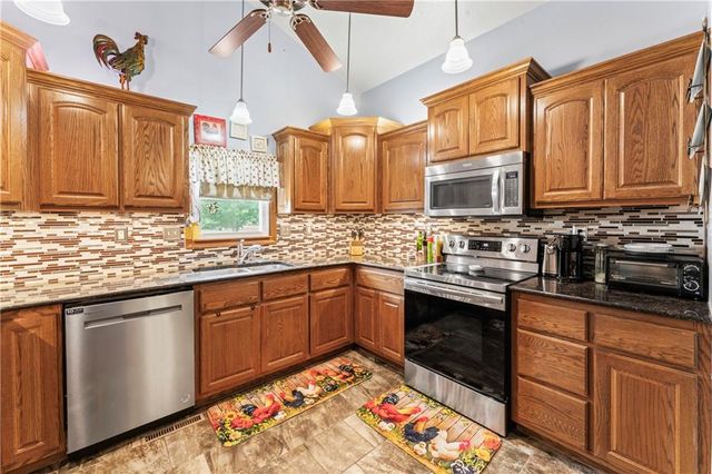 129 NW 251st Road, Clinton, MO 64735