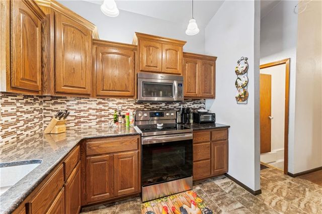 129 NW 251st Road, Clinton, MO 64735