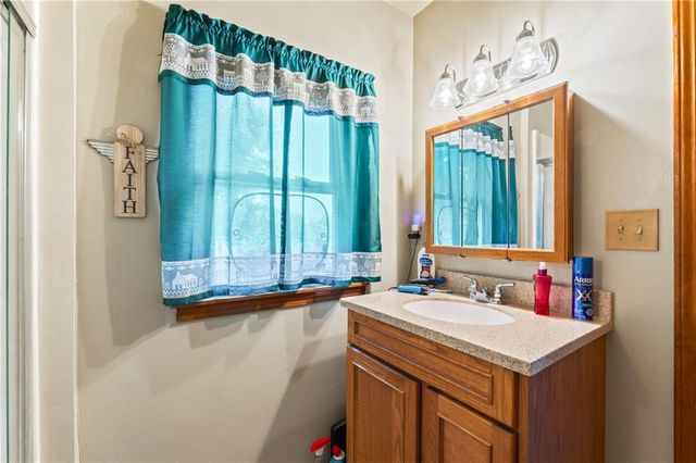 129 NW 251st Road, Clinton, MO 64735