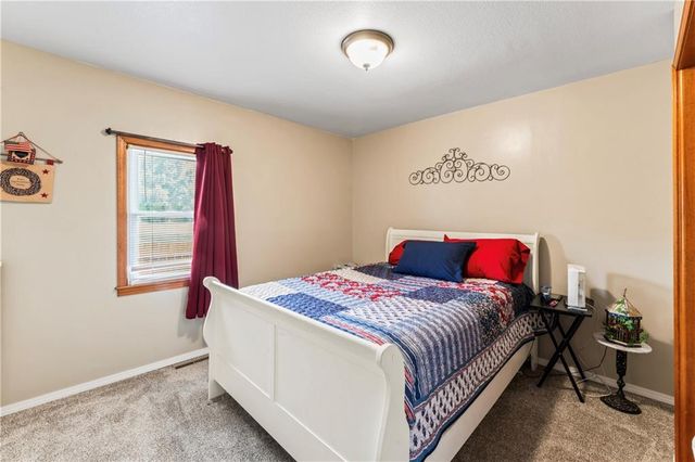 129 NW 251st Road, Clinton, MO 64735