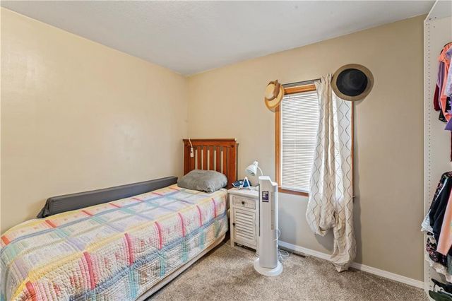 129 NW 251st Road, Clinton, MO 64735