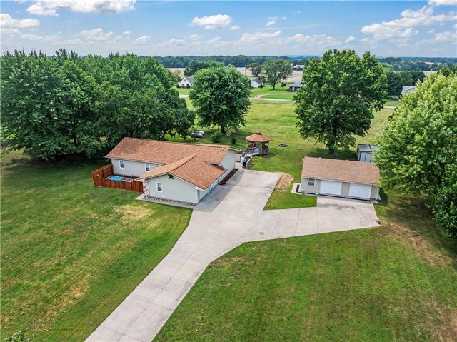 129 NW 251st Road, Clinton, MO 64735