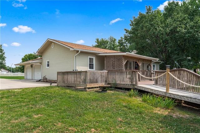 129 NW 251st Road, Clinton, MO 64735