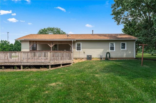 129 NW 251st Road, Clinton, MO 64735
