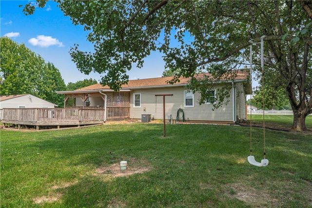 129 NW 251st Road, Clinton, MO 64735