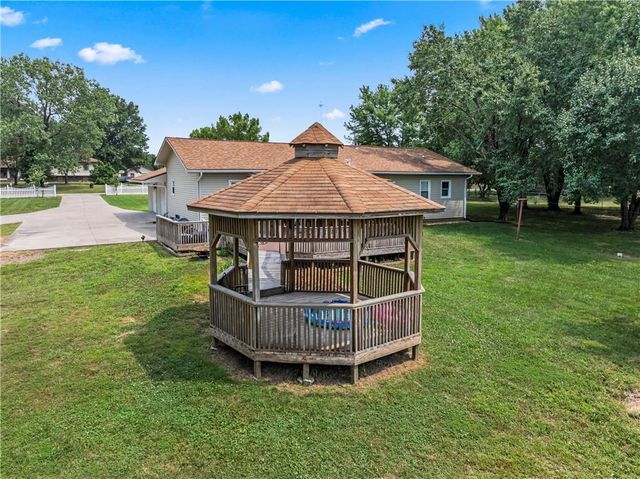 129 NW 251st Road, Clinton, MO 64735