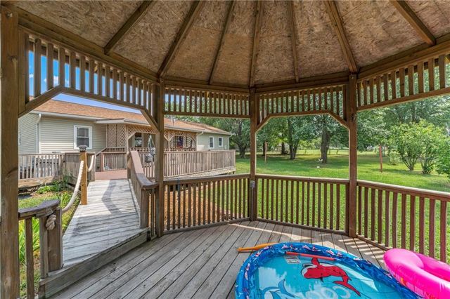 129 NW 251st Road, Clinton, MO 64735