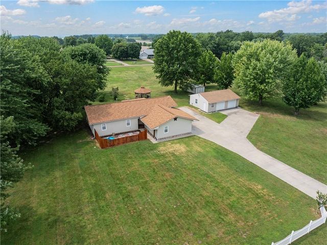 129 NW 251st Road, Clinton, MO 64735