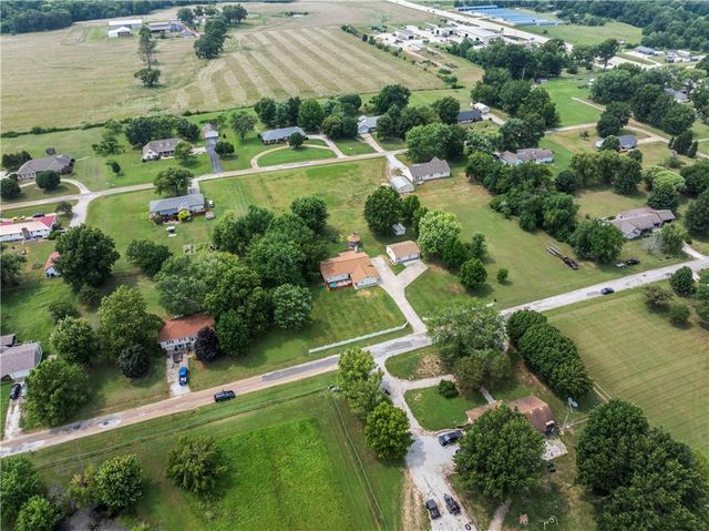 129 NW 251st Road, Clinton, MO 64735