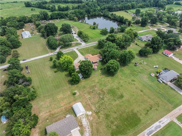 129 NW 251st Road, Clinton, MO 64735